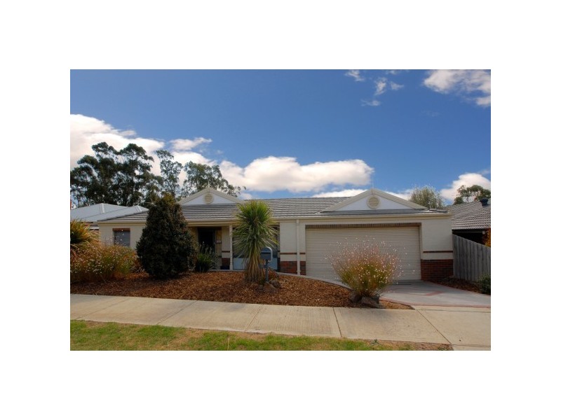 11 Windsor Grange Court, Skye VIC 3977