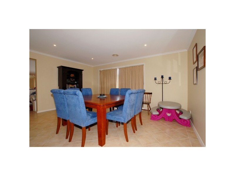 11 Windsor Grange Court, Skye VIC 3977