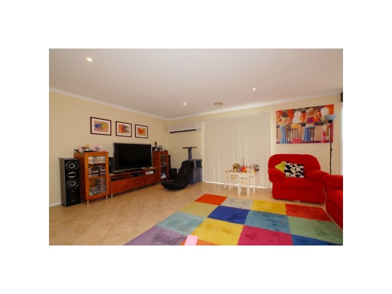 11 Windsor Grange Court, Skye VIC 3977