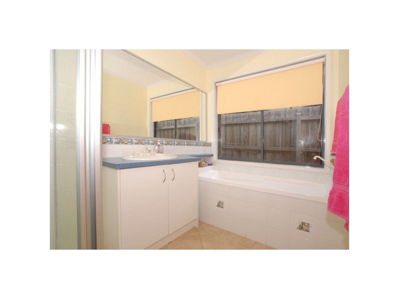 11 Windsor Grange Court, Skye VIC 3977