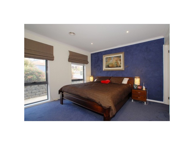 11 Windsor Grange Court, Skye VIC 3977