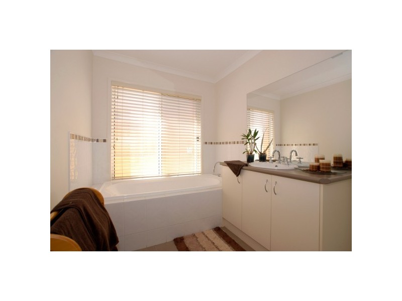 5 Arkley Close, Skye VIC 3977