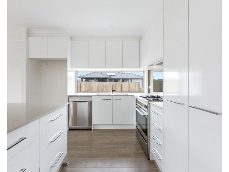 1 Abacus Lane, Cranbourne South VIC 3977