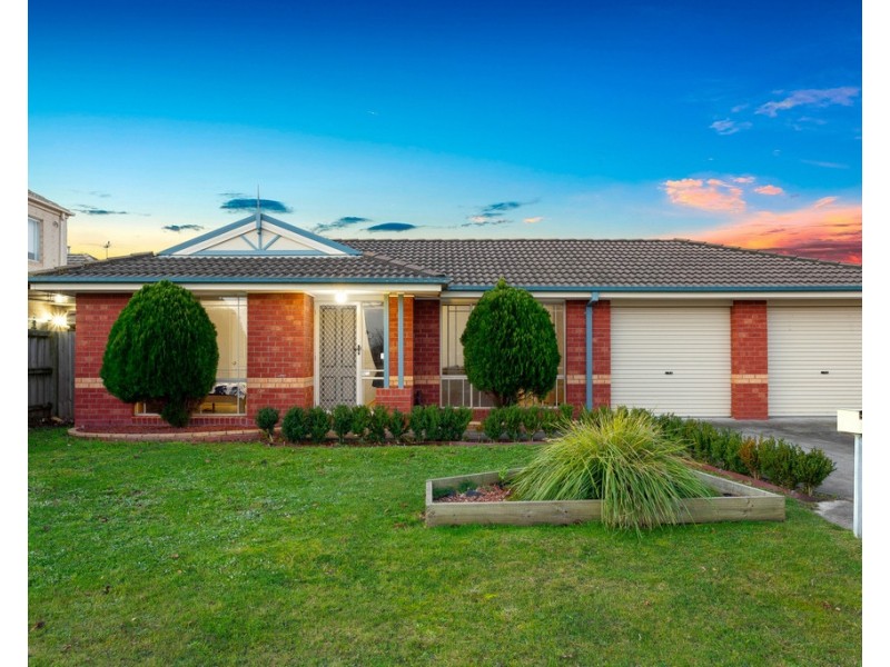 19 Hartland Circuit, Pakenham VIC 3810