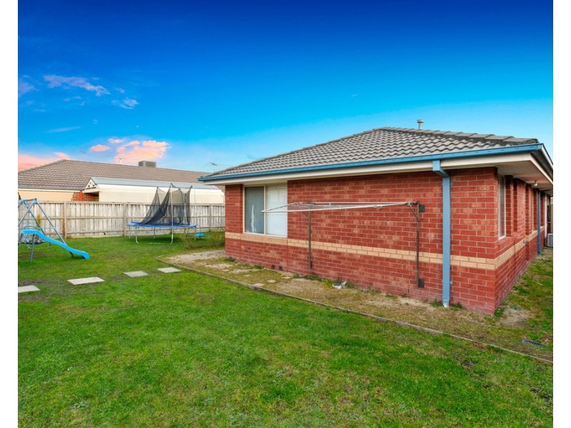 19 Hartland Circuit, Pakenham VIC 3810