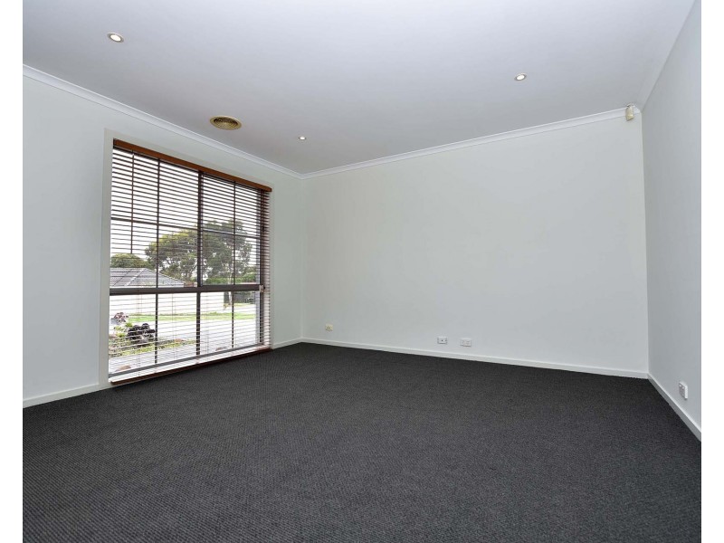 3 Triumph Way, Skye VIC 3977