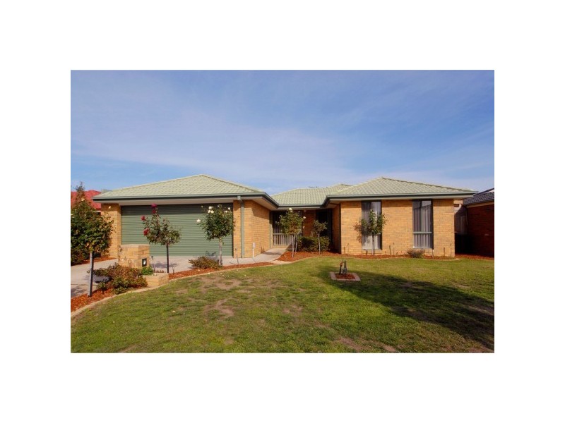 40  Bushlark Drive, Carrum Downs VIC 3201
