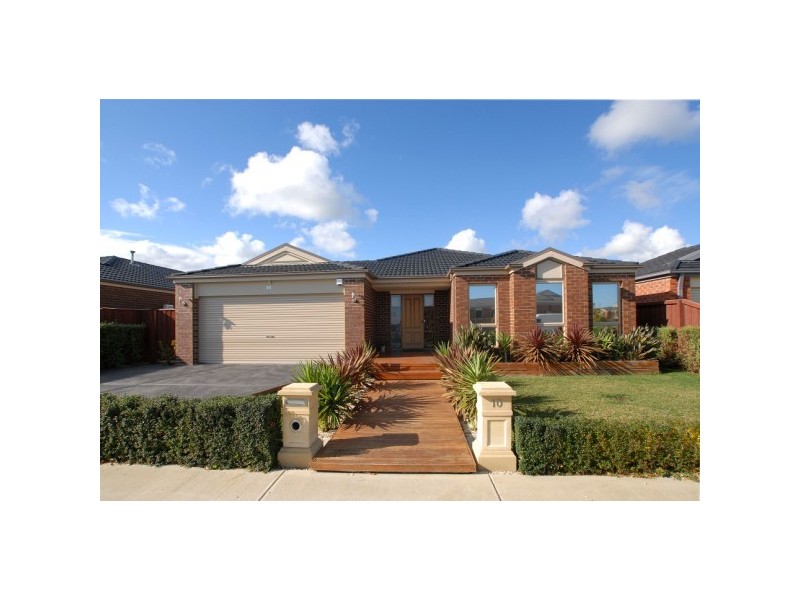10 Broadleaf Way, Cranbourne VIC 3977