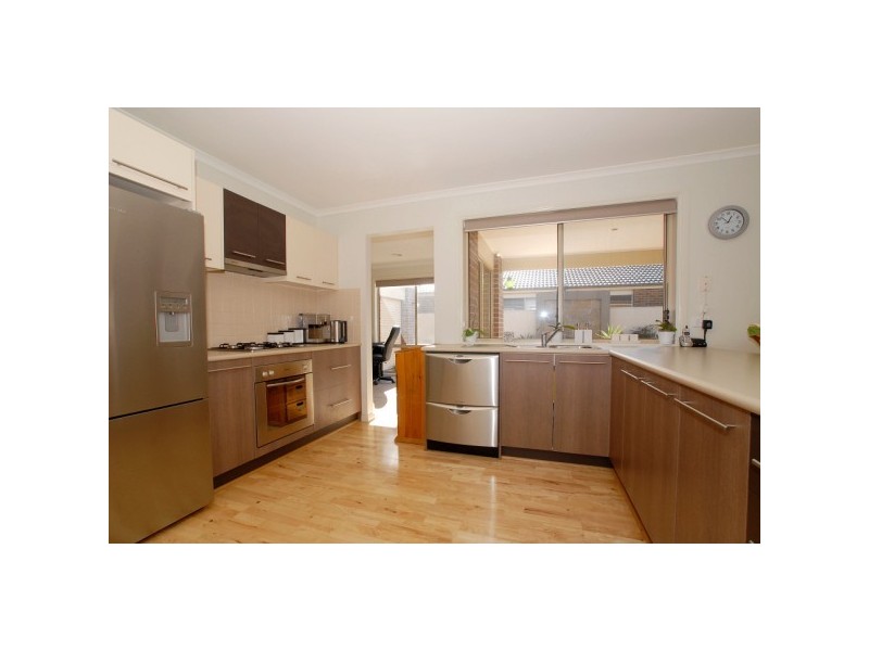 10 Broadleaf Way, Cranbourne VIC 3977