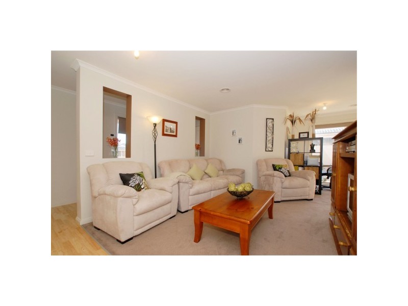 10 Broadleaf Way, Cranbourne VIC 3977