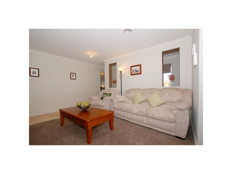 10 Broadleaf Way, Cranbourne VIC 3977