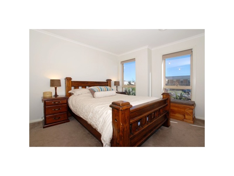 10 Broadleaf Way, Cranbourne VIC 3977