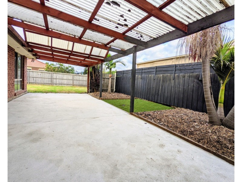 12 Genoa Way, Cranbourne West VIC 3977