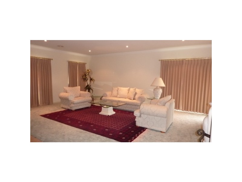 16  Grove Court, Carrum Downs VIC 3201