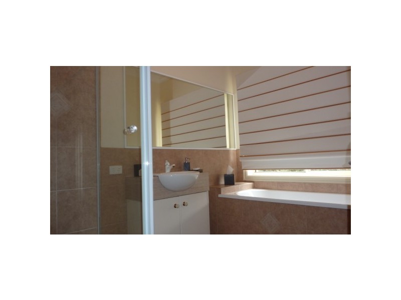 16  Grove Court, Carrum Downs VIC 3201