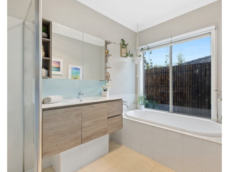 4 Sweet Gum Place, Sandhurst VIC 3977