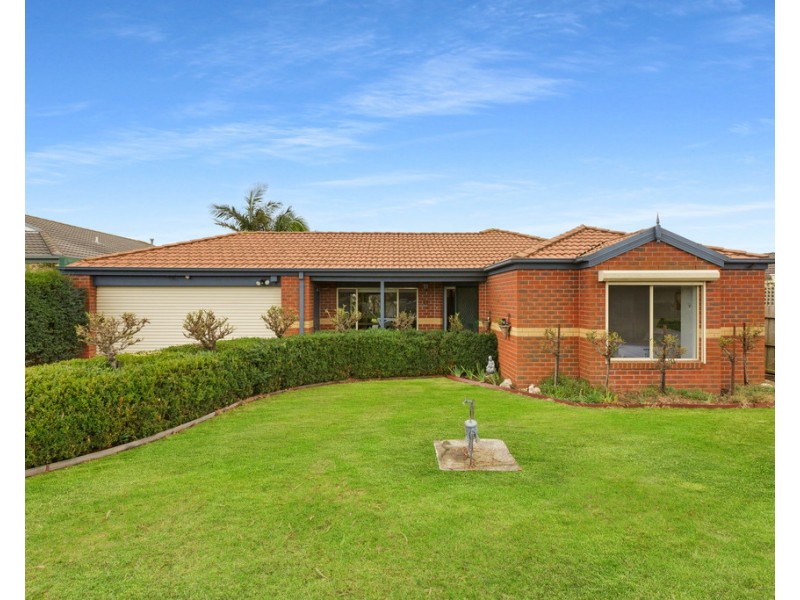 7 Ross Crescent, Skye VIC 3977