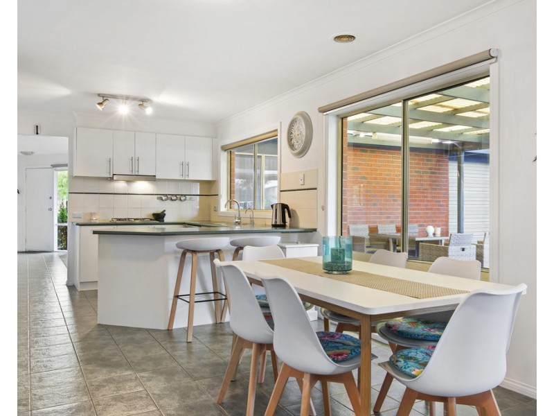 7 Ross Crescent, Skye VIC 3977