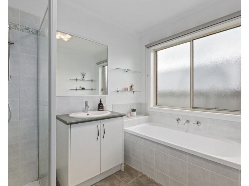 7 Ross Crescent, Skye VIC 3977