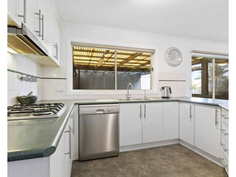7 Ross Crescent, Skye VIC 3977