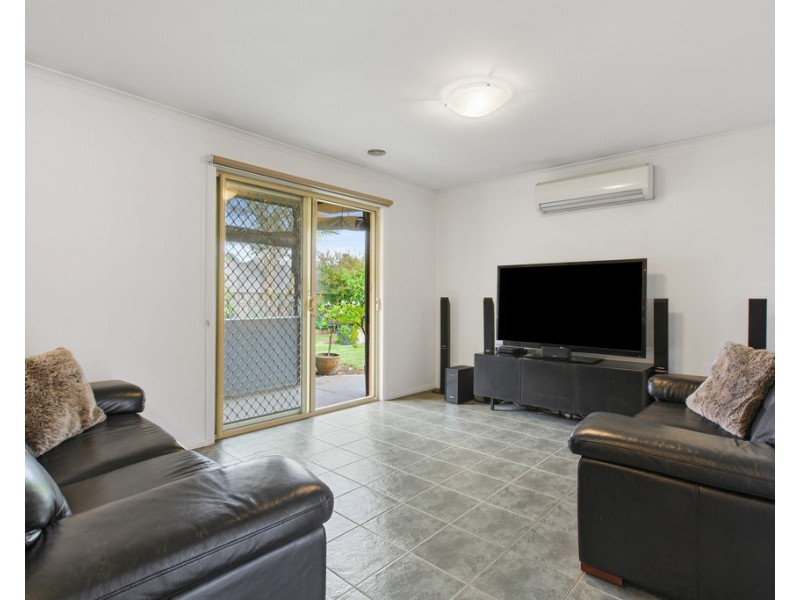 7 Ross Crescent, Skye VIC 3977