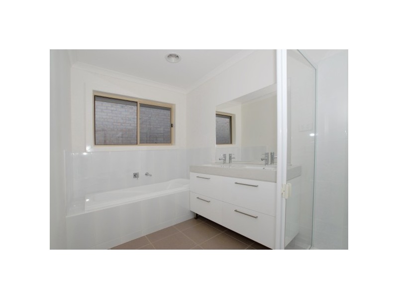 11 Mina Court, Carrum Downs VIC 3201