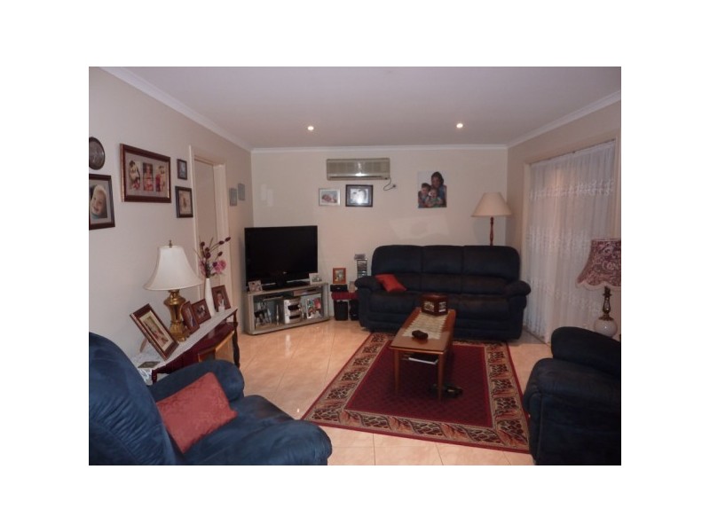 11 Delatite Way, Skye VIC 3977