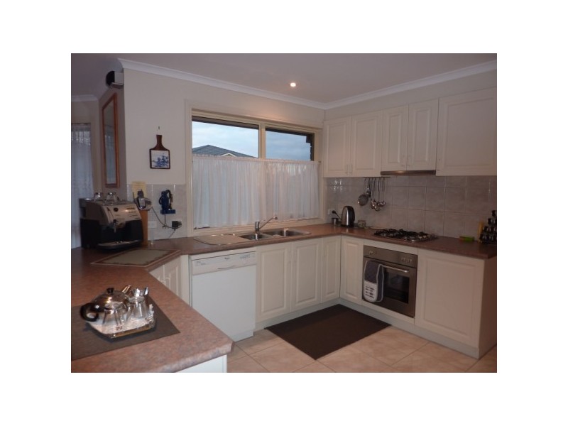 11 Delatite Way, Skye VIC 3977