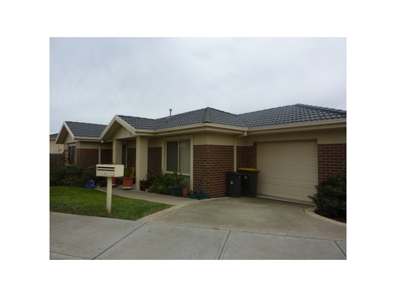 8 Regency Court, Carrum Downs VIC 3201