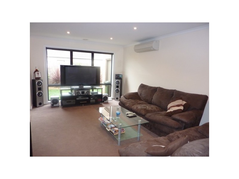 2/1 McDonald Street, Skye VIC 3977