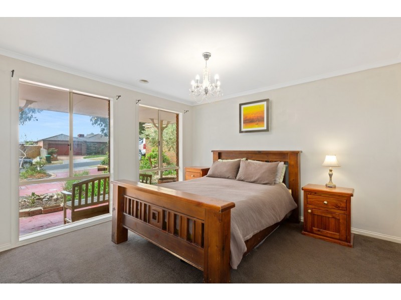 6 John Wedge Wynd, Skye VIC 3977