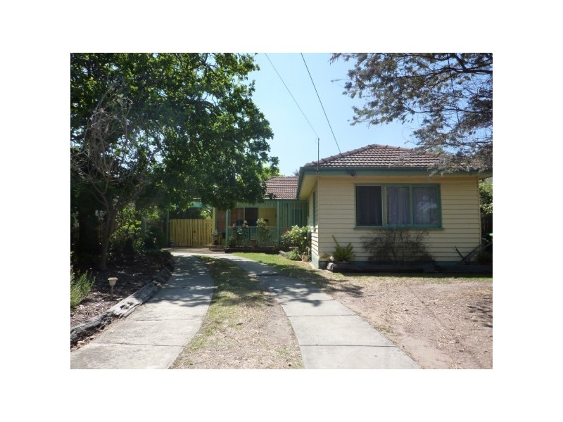 143 Rosslyn Avenue, Seaford VIC 3198