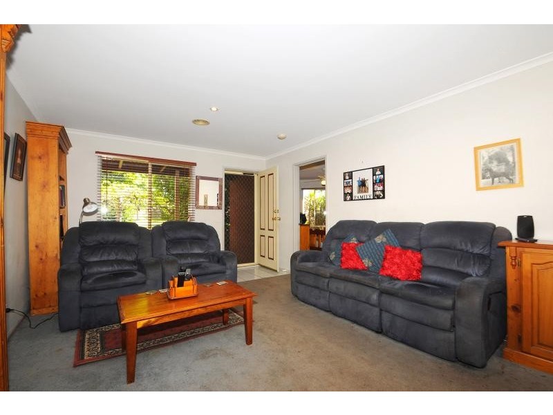 35 Manchester Drive, Skye VIC 3977