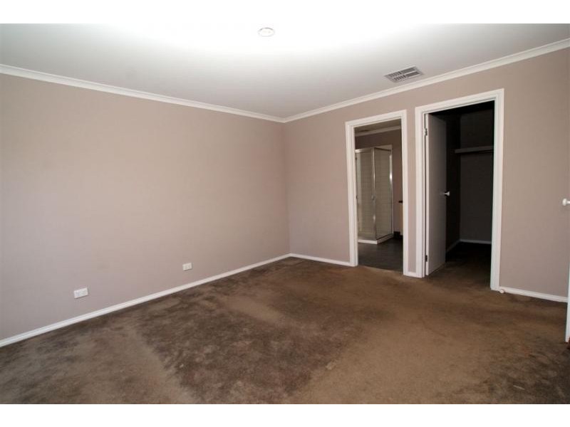 2 Venezia Way, Skye VIC 3977