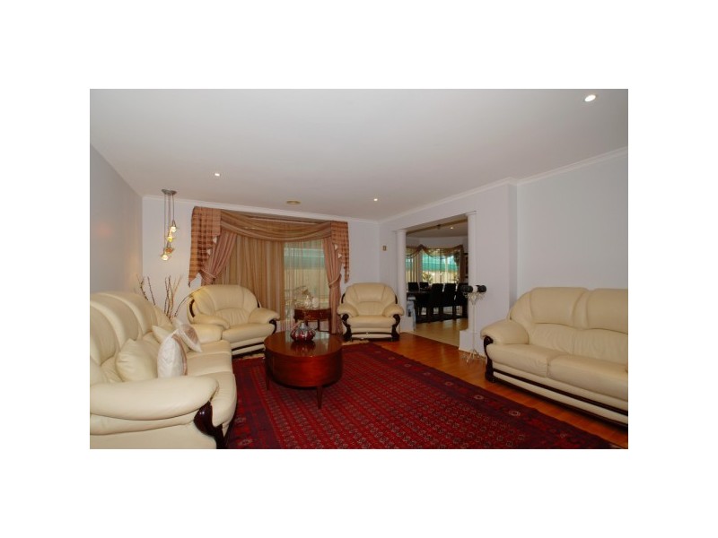 19 Hooper Drive, Skye VIC 3977