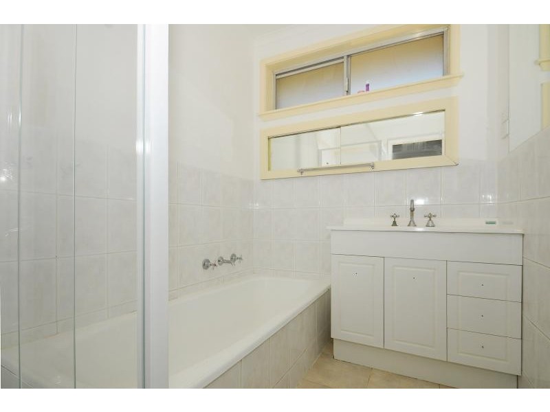 2 Rowan Court, Frankston North VIC 3200