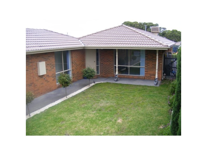 17 Postregna Way, Skye VIC 3977