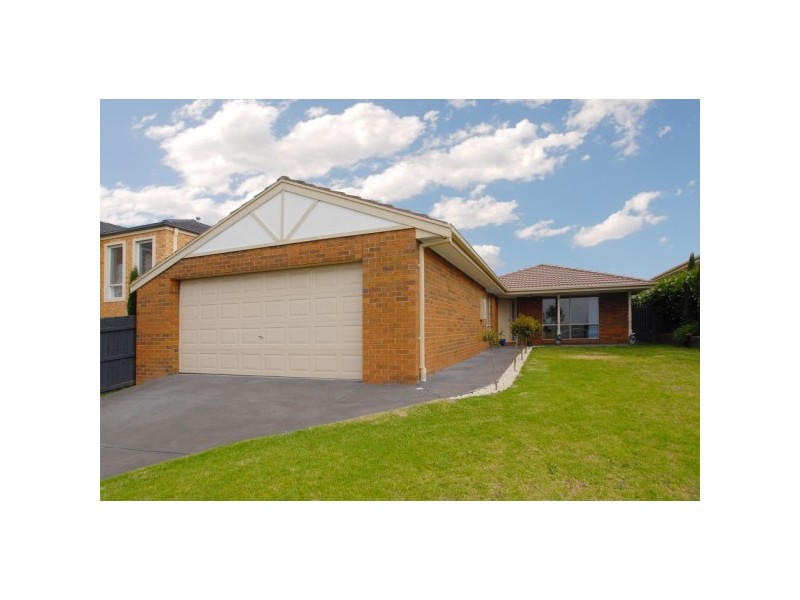 17 Postregna Way, Skye VIC 3977