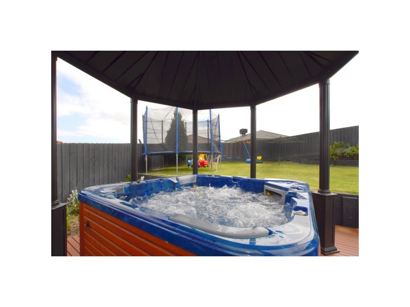 17 Postregna Way, Skye VIC 3977