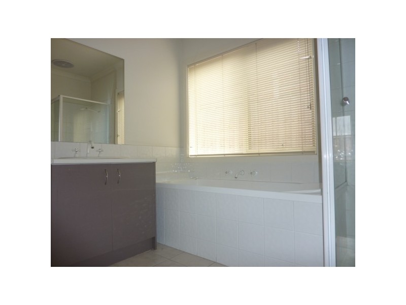 4/32 Lats Avenue, Carrum Downs VIC 3201