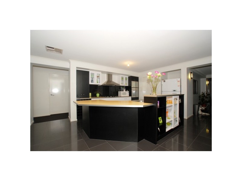 18 EmmerGreen Retreat, Cranbourne VIC 3977