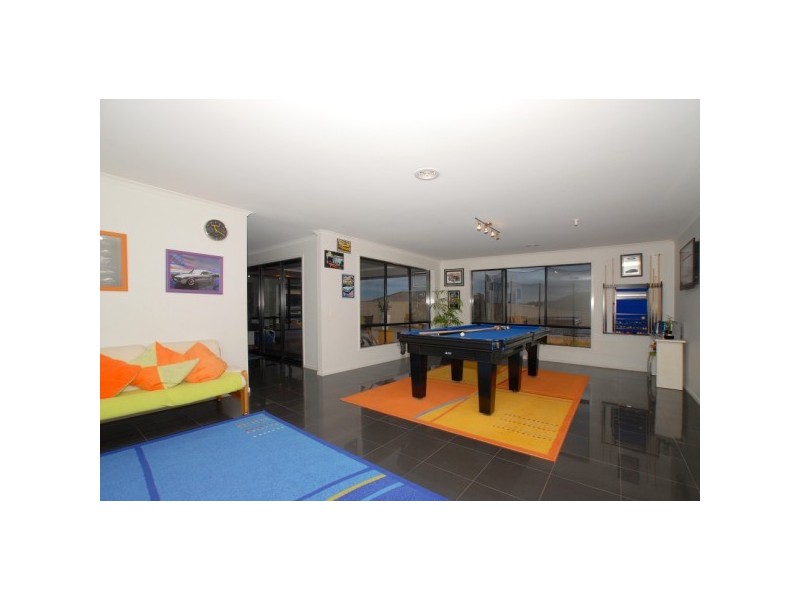 18 EmmerGreen Retreat, Cranbourne VIC 3977