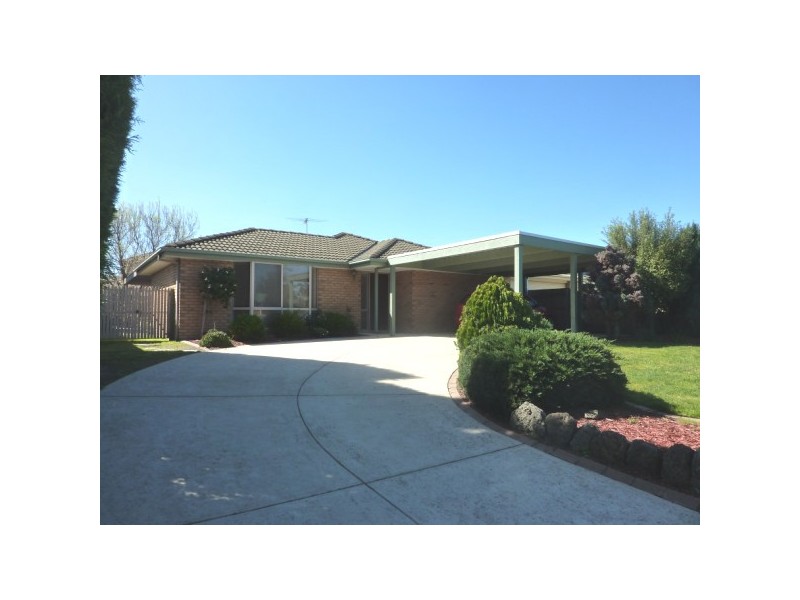 11 Streeton Court, Skye VIC 3977
