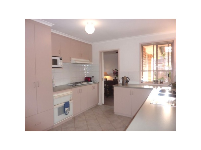 11 Streeton Court, Skye VIC 3977