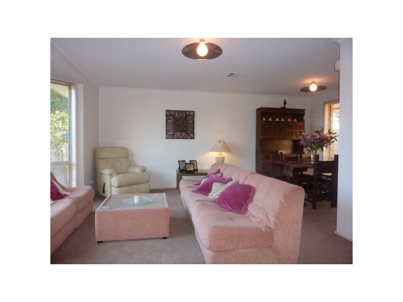 11 Streeton Court, Skye VIC 3977