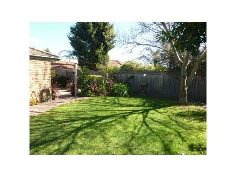 11 Streeton Court, Skye VIC 3977