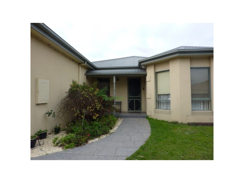 16 Rocklea Crescent, Skye VIC 3977