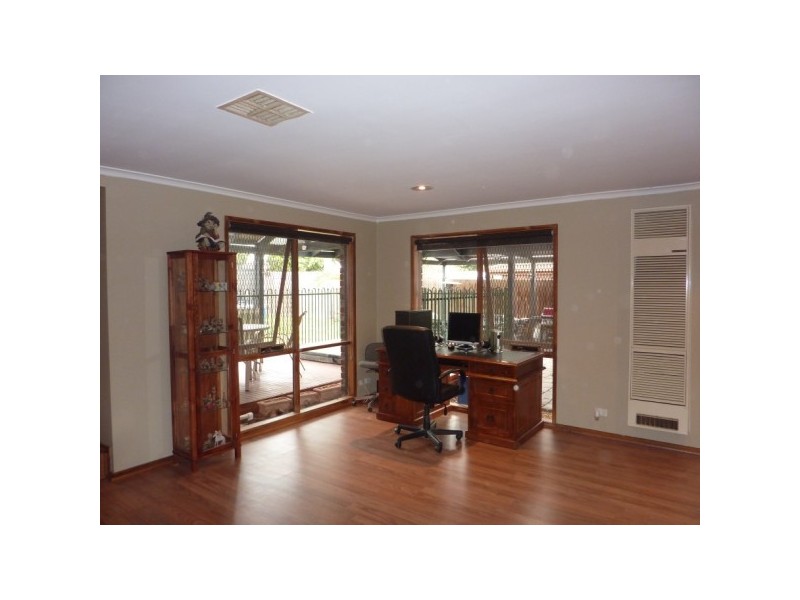 10 Munday Court, Skye VIC 3977