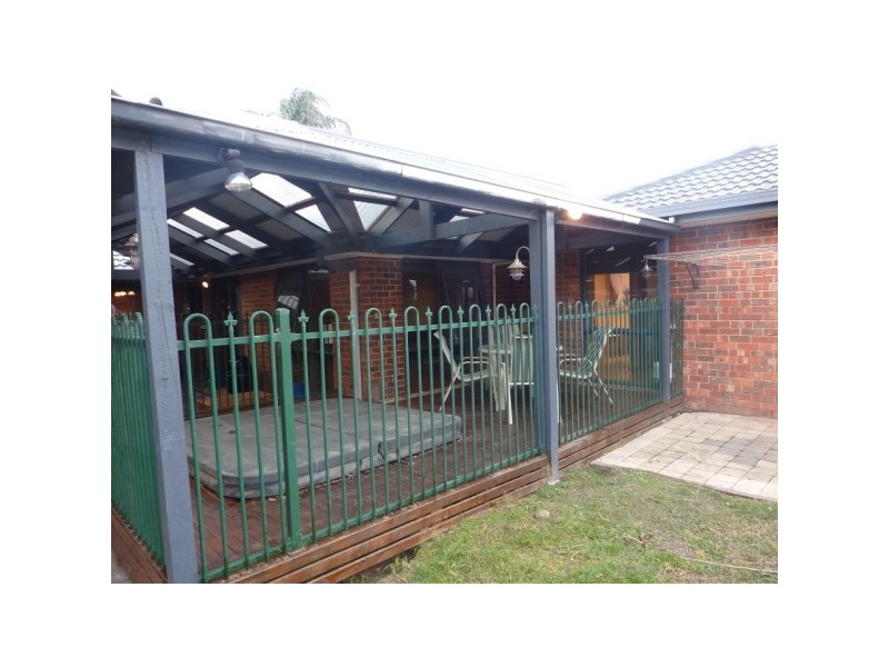 10 Munday Court, Skye VIC 3977