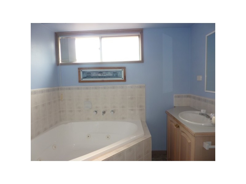 2 Tandarra Court, Carrum Downs VIC 3201